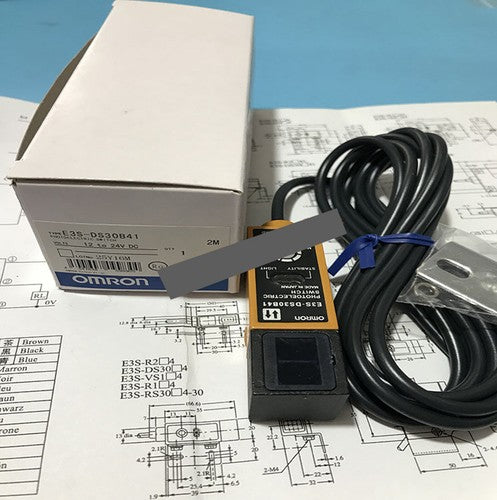 OMRON  E3S-DS30B41 photoelectric switch One year warranty