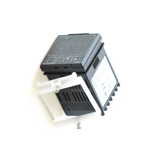 1PC  Temperature Controller AKT4R111100   AKT4R111100