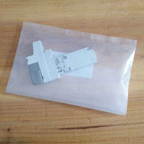 ONE  SMC VQ1100-51 VQ1100-51 solenoid valve Free shipping