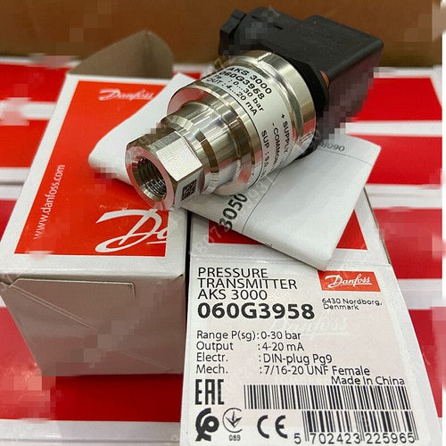 1pcs Danfoss AKS3000 060G3958 0-30bar Pressure Transmitter Sensor