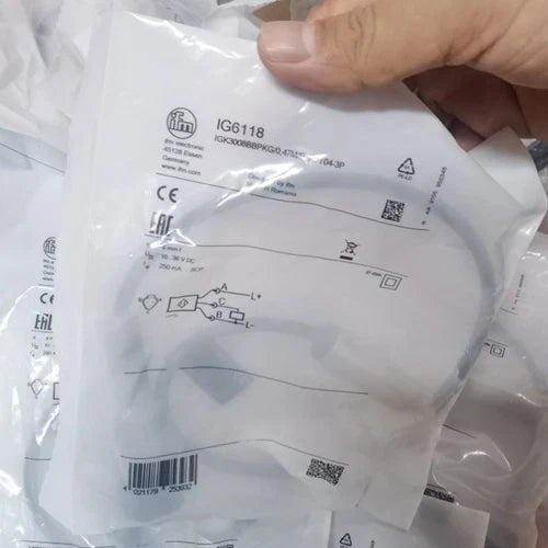 1PC  IFM IG6118 Proximity Sensor IG6118 Free Shipping