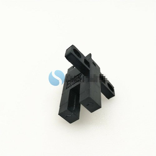1pcs OMRON EE-SX672 Induction Photoelectric Switch Sensor