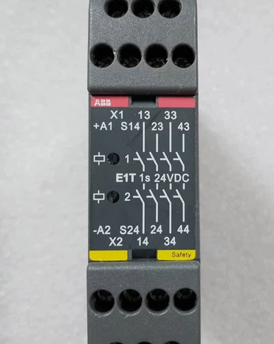 1PC   E1T 1s, 24VDC 2TLA010030R2000 Safety Relay Extension Module