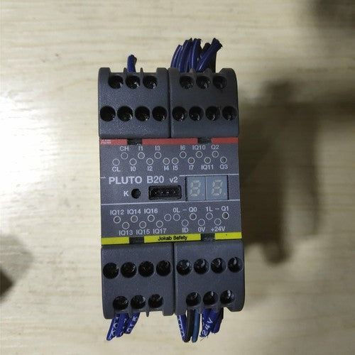 One  abb safety relay PLUTO B20 V2 2TLA020070R4600 Free shipping