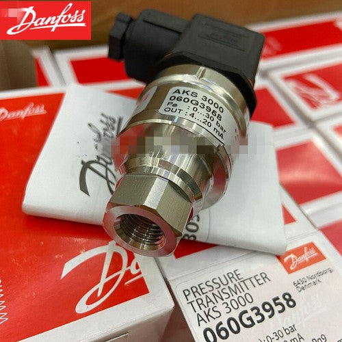1pcs Danfoss AKS3000 060G3958 0-30bar Pressure Transmitter Sensor