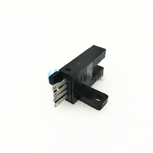 1pcs OMRON EE-SX672 Induction Photoelectric Switch Sensor