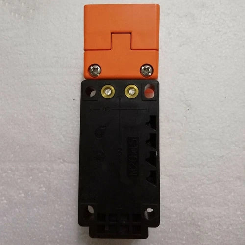 One IFM IV5004 Inductive Sensor Free Shipping