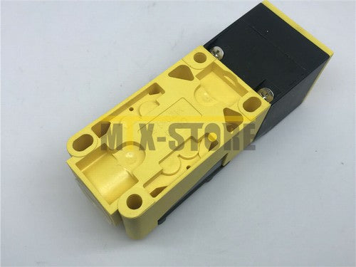 1PC  Turck BI15-CP40-FZ3X2 Sensor BI15CP40FZ3X2