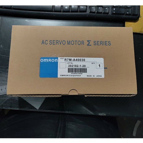 1PCS OMRON  R7M-A40030 servo motor R7MA40030 FAST SHIP