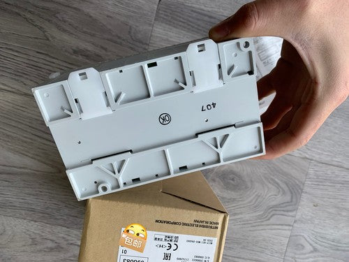 1PC  Mitsubishi FX5U-32MR/ES PLC Module FX5U32MRES ping