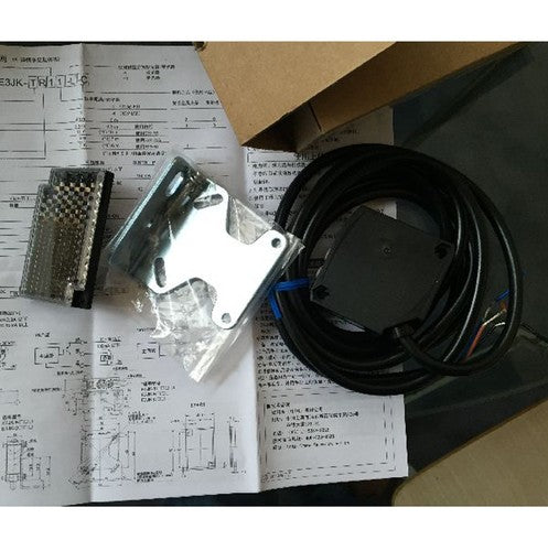 OMRON  E3JK-RN11-C E3JKRN11C Photoelectric Switch 2m In Box Free Shipping