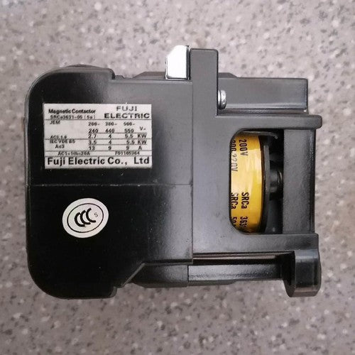 One  Contactor For FUJI SRCA3631-05 200/220VAC Free Shipping