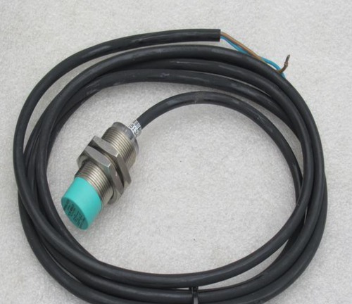 1PC  For PEPPERL + FUCHS NCN8-18GM40-Z0 sensor