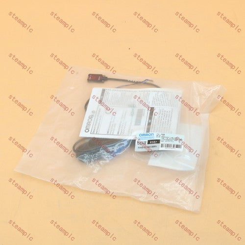 OMRON  Photoelectric Sensor E3T-FL11 E3T-FL11 2M spot stock