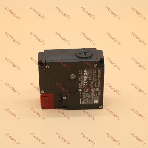1PC  OMRON  safety switch D4NL-1CFA-B spot stock