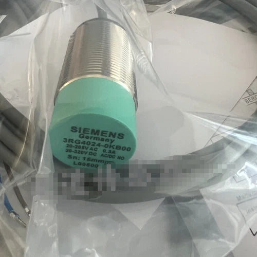 1PCS    Proximity switch 3RG4024-0KB00