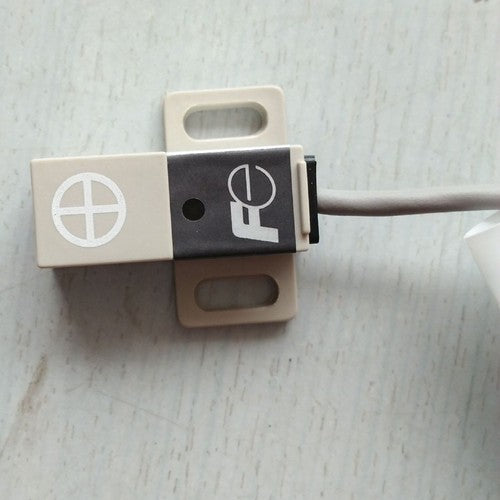 One  Proximity switch For FUJI PE-B4Q3B Free Shipping