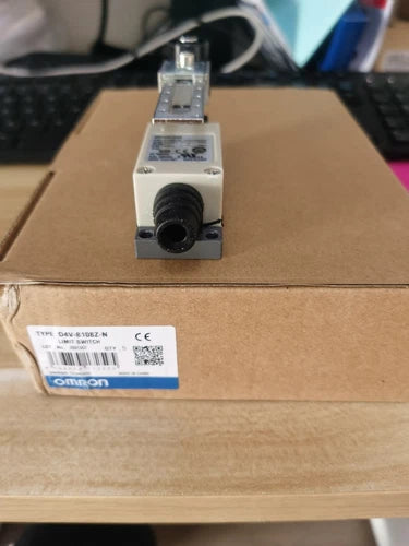 1PCS    Limit Switch  D4V-8108Z-N D4V8108ZN