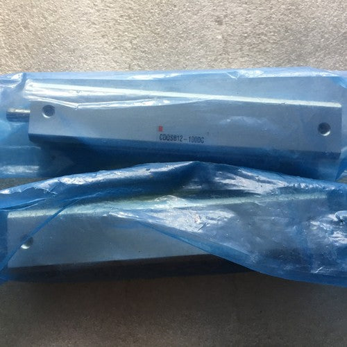 one  SMC CDQSB12-100DC Single double acting cylinder Free shipping