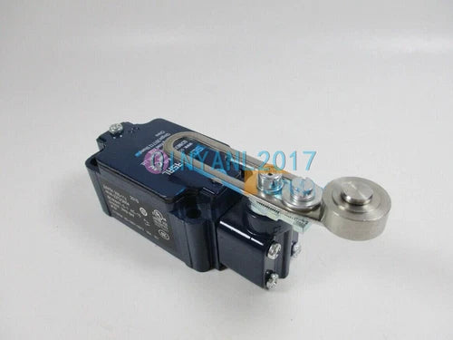 1PCS  Limit Switch Z4V7H335-11z-RVA-2272/2654