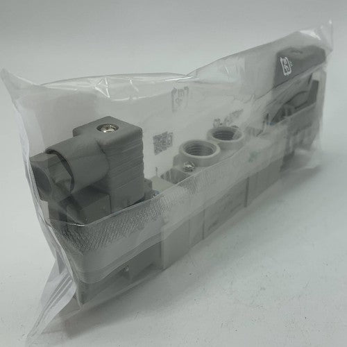 one   SMC SY7120-5LZ-02 solenoid valve Free shipping
