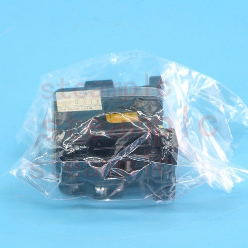 One  Magnetic Contactor For FUJI SRC3631-02/X 4a 220VAC Free Shipping