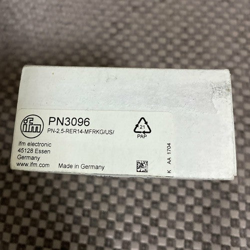 For IFM PN3096  pressure switch Free Shipping