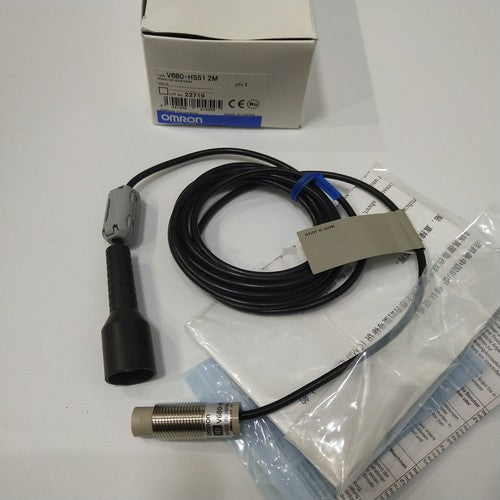 1PC OMRON  V680-HS51 V680HS51 2M Sensor FAST SHIP