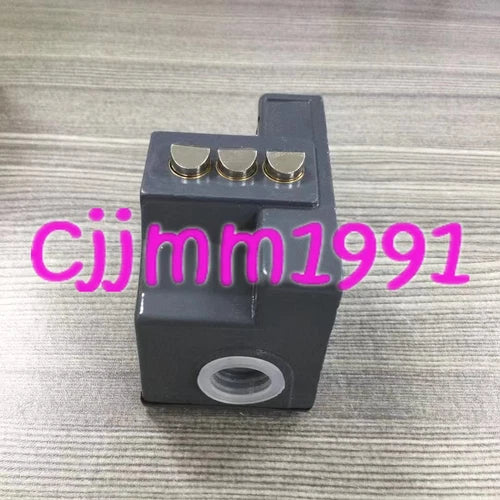 1PC  SN03D12-502-M  limit switches