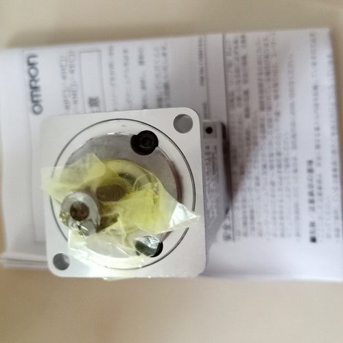 1PC OMRON  Servo Motor R88M-K10030T-S2 R88M-K10030T-S2 FAST SHIP