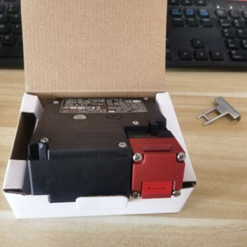 1PCS OMRON  D4NL-1AFG-B4 D4NL1AFGB4 Safety Door Switch FAST SHIP