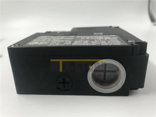 1PCS     Safety Door Switch D4NL-2HFG-B D4NL2HFGB