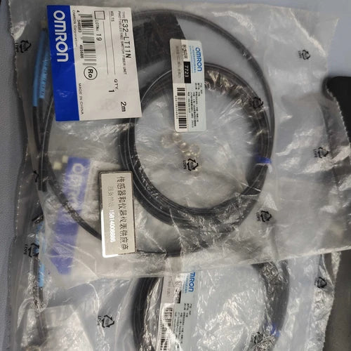 1PC  Omron E32-LT11N Fiber Optic Sensor Free Shipping #P