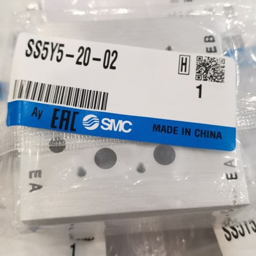 one   SMC SS5Y5-20-02 solenoid valve plate Free shipping