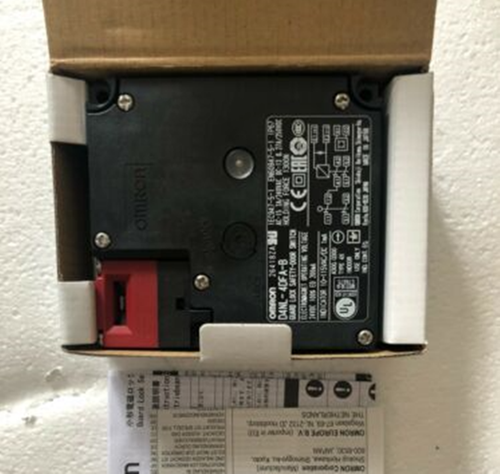 OMRON  D4NL-4DFA-B D4NL-4DFA-B Limit Switches FREE SHIPPING