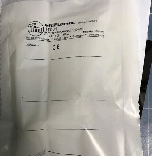1PC  IFM IIT001 Proximity Switch IIT001 Free Shipping