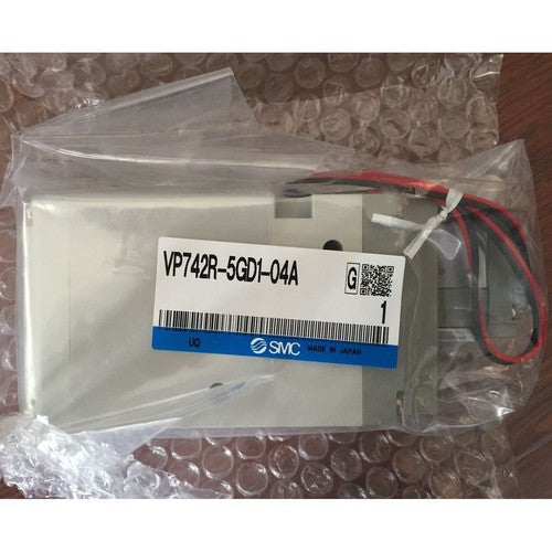 ONE   SMC VP742R-5GD1-04A solenoid valve Free shipping