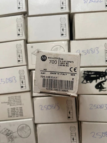 1PC Bulletin 700 Relay SER E 15A 120VAC   700-HB33A1