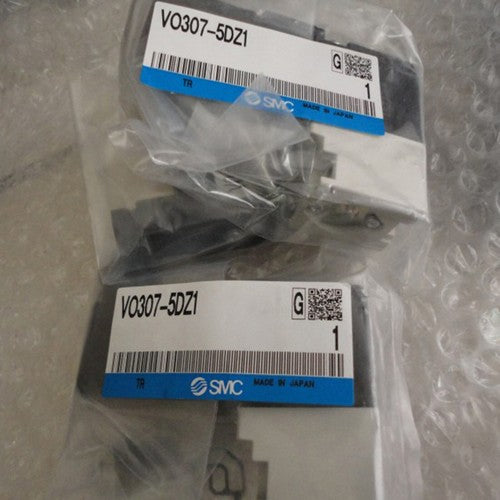one  SMC solenoid valve VO307-5DZ1 Free shipping