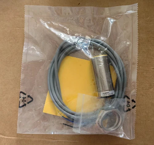 1PC  For  Inductive sensor PNP   DBI10U-M30-AP4X2 1582231