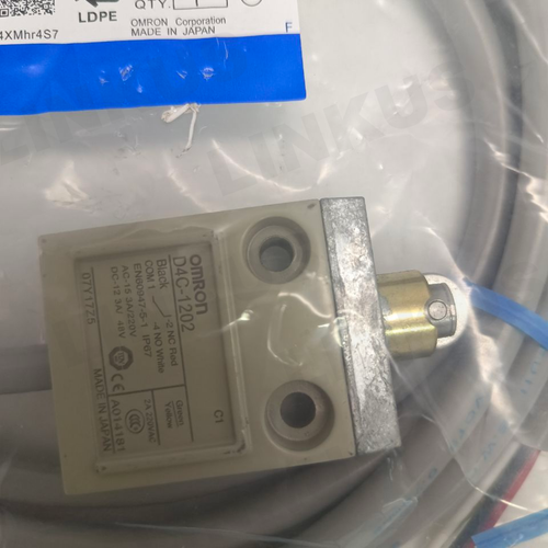 Omron D4C-1202 General Purpose Compact Enclosed Limit Switch Roller Plunger